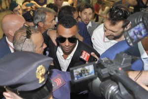 Ashley Cole è sbarcato a Fiomicino (FOTOTEDESCHI)