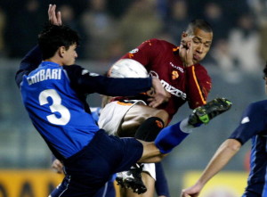 AS Roma striker John Carew of Norway (R)