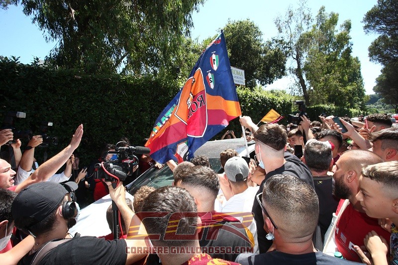 Mourinho Day - Lo 'Special One' è sbarcato a Roma: da Ciampino a Trigoria,  il bagno di folla per il tecnico giallorosso (VIDEO & FOTO) - Corriere  Giallorosso